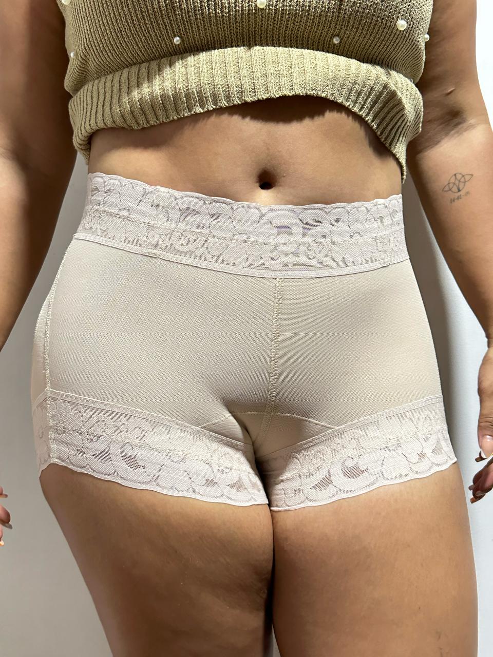 FAJA SHORT LEVANTA COLA